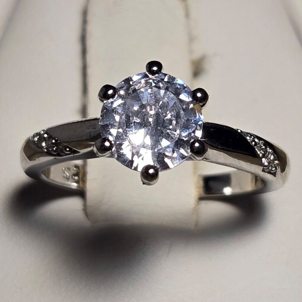 Solitaire style Vintage sterling silver ring sz 6